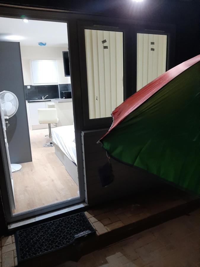 Eastgate Chalet Hotel London Bagian luar foto